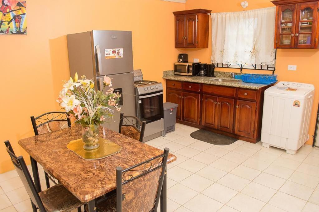 Perfect Vacation Villa Μοντέγκο Μπέυ Εξωτερικό φωτογραφία